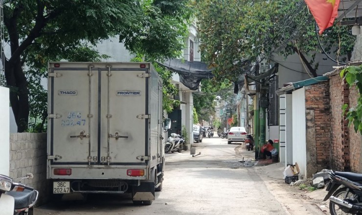 Bán nhà 3 tầng trung tâm phường Đông Hương ô tô đỗ cửa, thuận tiện kinh doanh buôn bán